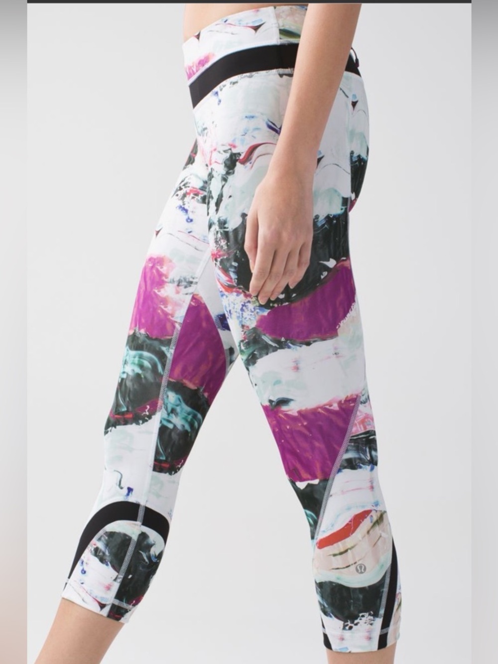 Lululemon Run Inspire Crop II Luxtreme Pigment Wave Multi Black Sz 6